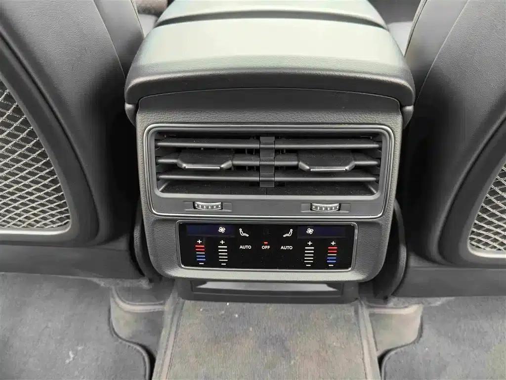 Audi Q7 2023 55 TFSI quattro S Premium — миниатюра 11