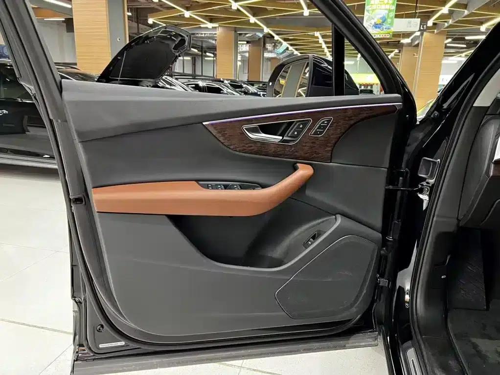 Audi Q7 2021 55 TFSI quattro S line Sport — миниатюра 13