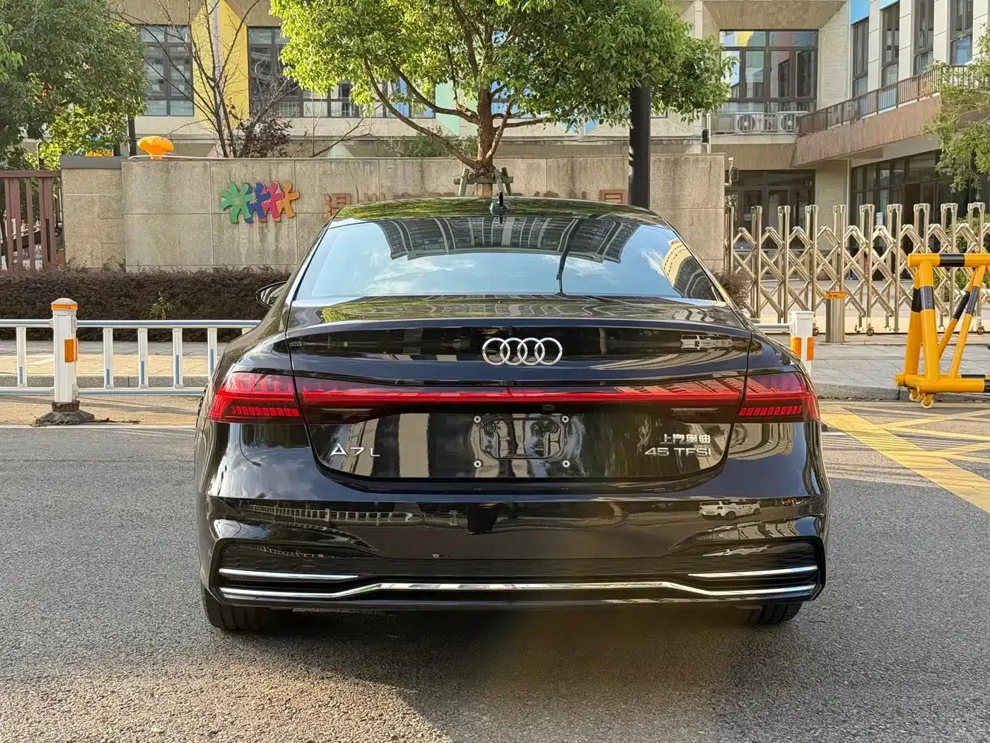 Audi A7L 2024 45TFSI S-line Dream Edition Crystal Package — миниатюра 16