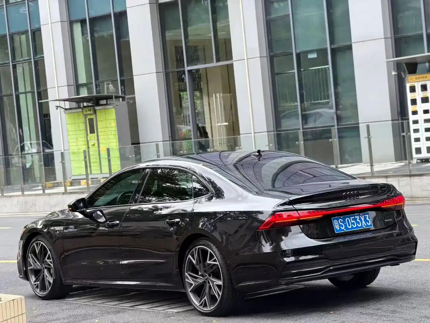 Audi A7L 2023 55 TFSI quattro S-line Black Knight Edition — миниатюра 3