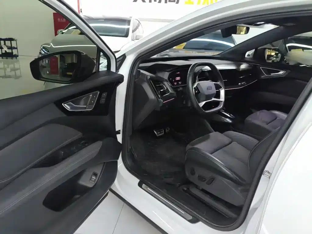 Audi Q4 e-tron 2023 Model 40 e-tron Trailblazer — миниатюра 16