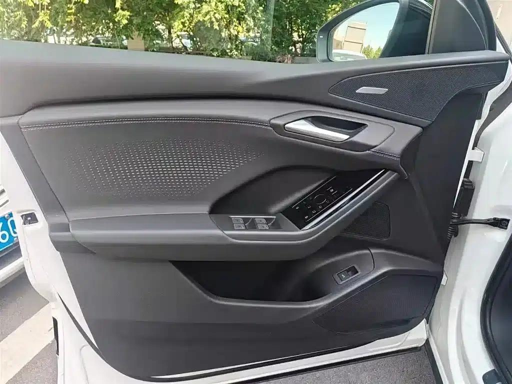 Audi Q6L e-tron 2026 First Edition — миниатюра 9