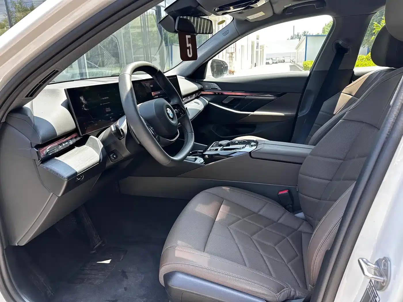 2024 BMW 5 Series 530Li Leading Luxury Package — миниатюра 5