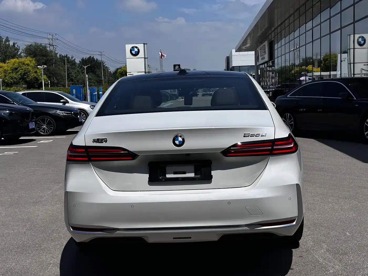2024 BMW 5 Series 530Li Leading Luxury Package — миниатюра 8