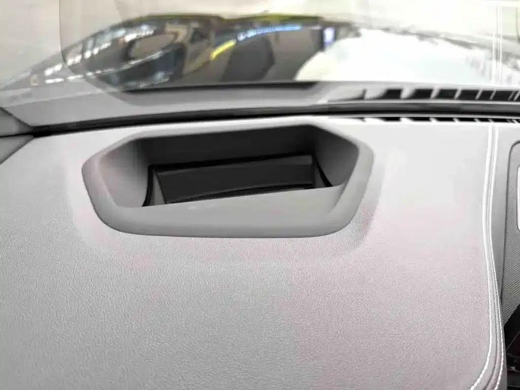2023 BMW 5 Series 530Li Luxury M Sport Package — миниатюра 6