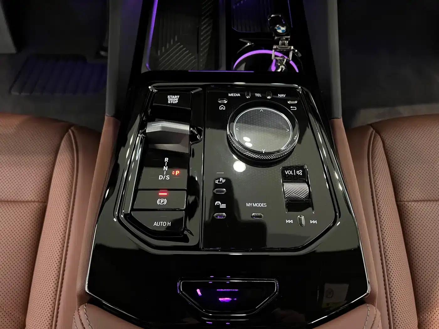 2024 BMW 5 Series 525Li M Sport Package — миниатюра 12