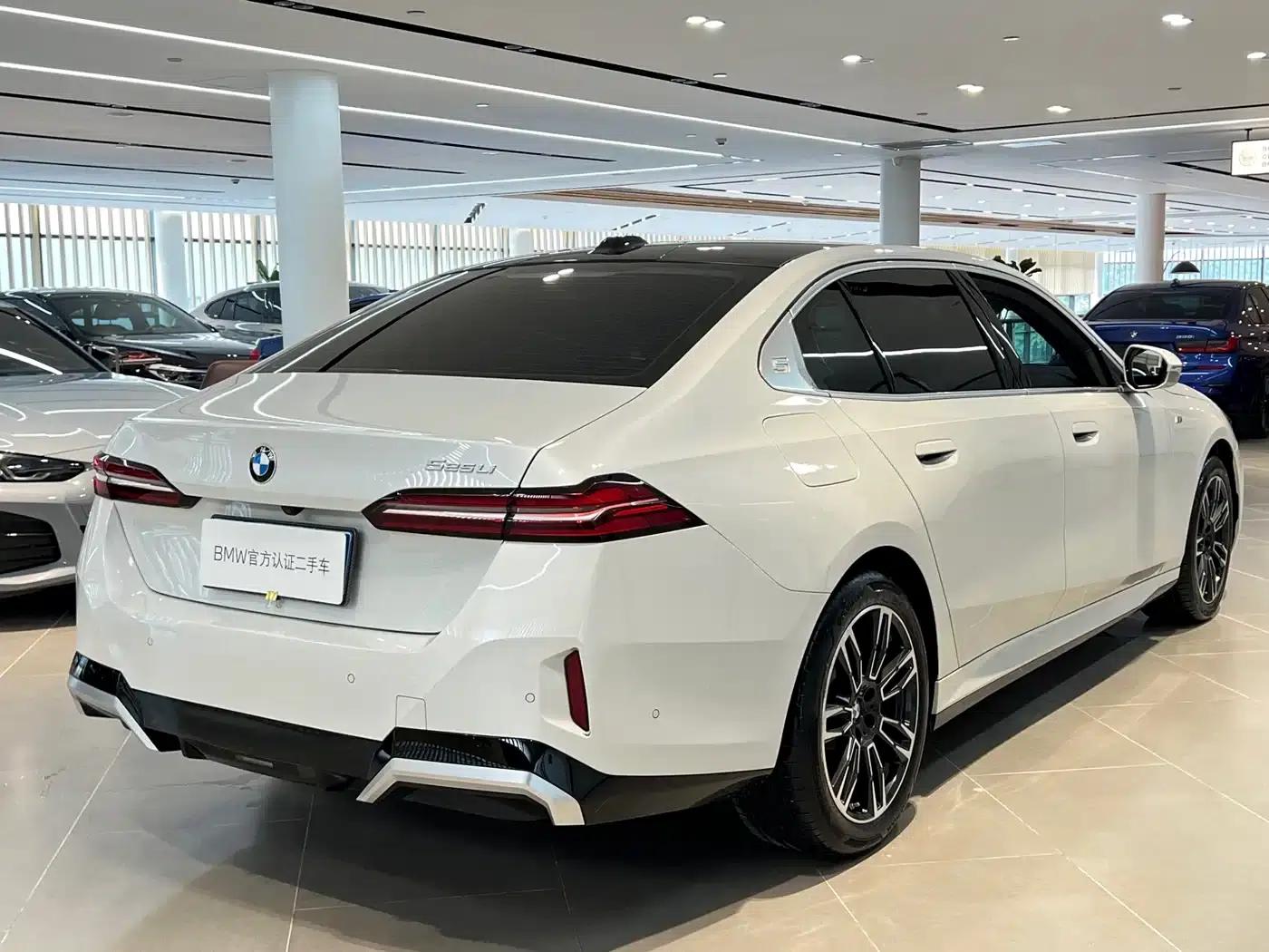 2024 BMW 5 Series 525Li M Sport Package — миниатюра 16