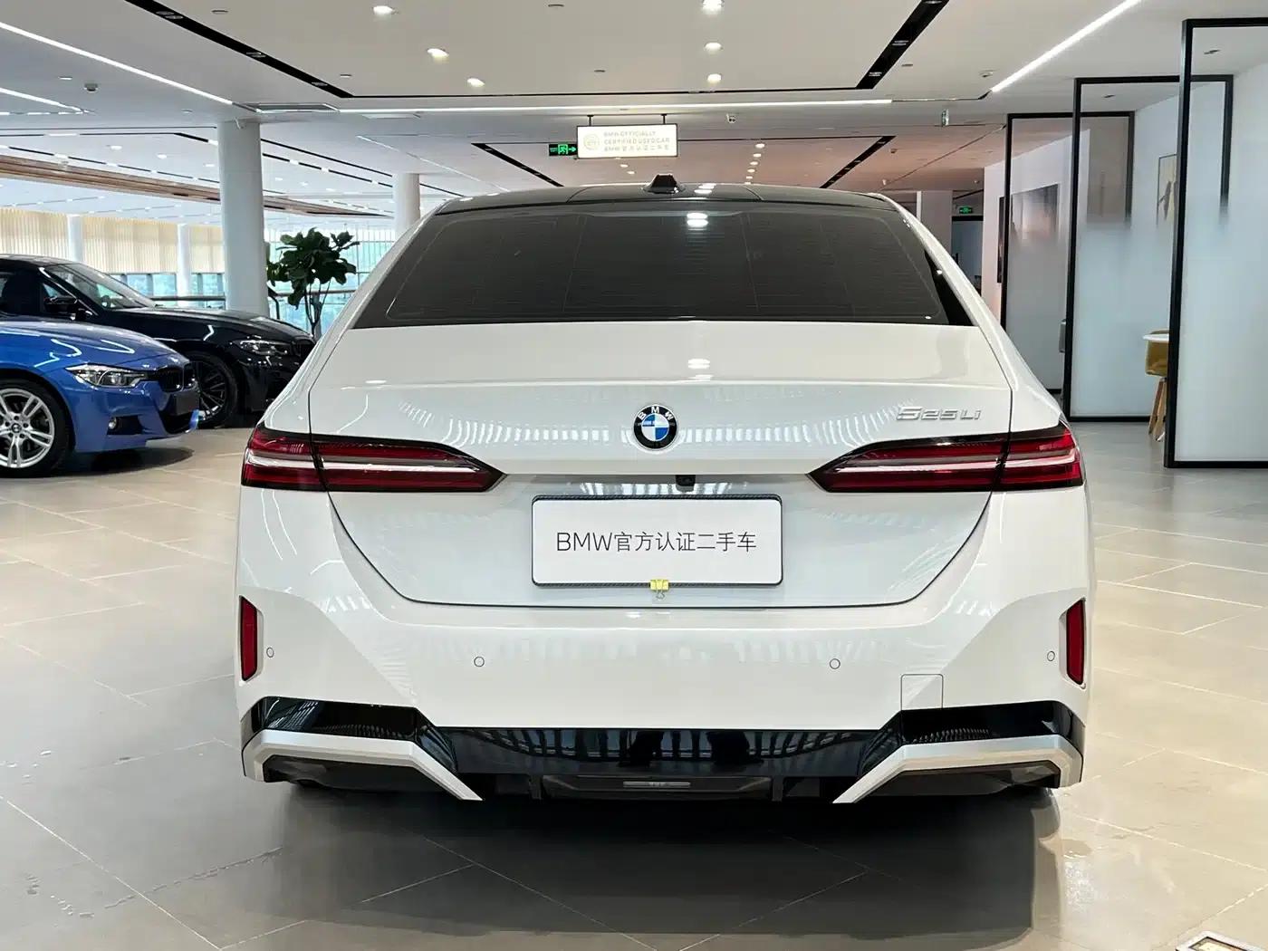 2024 BMW 5 Series 525Li M Sport Package — миниатюра 19