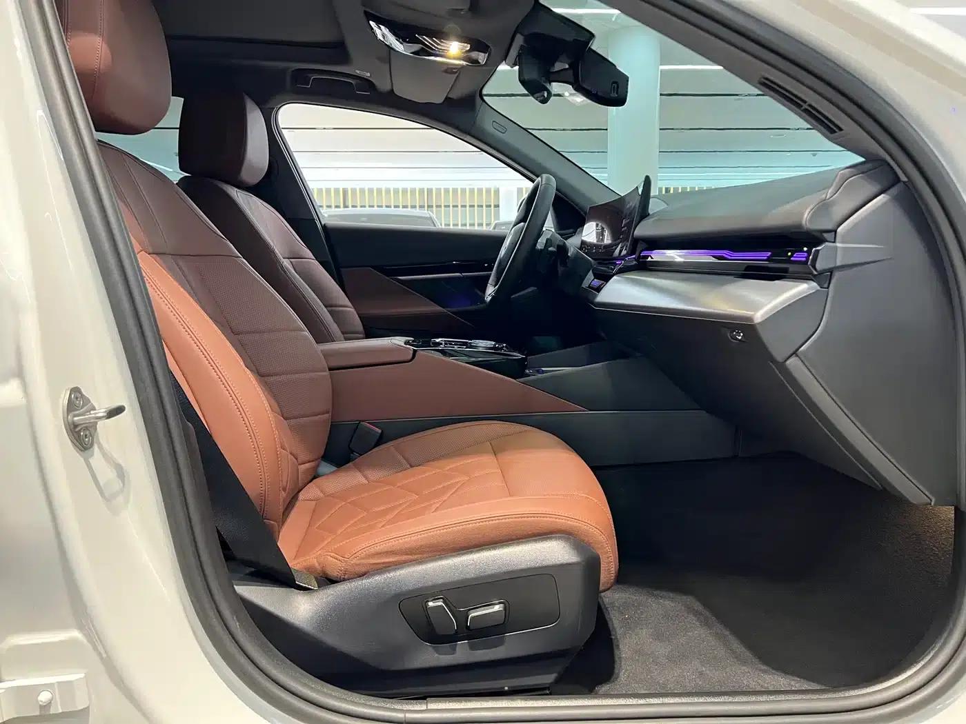 2024 BMW 5 Series 525Li M Sport Package — миниатюра 6