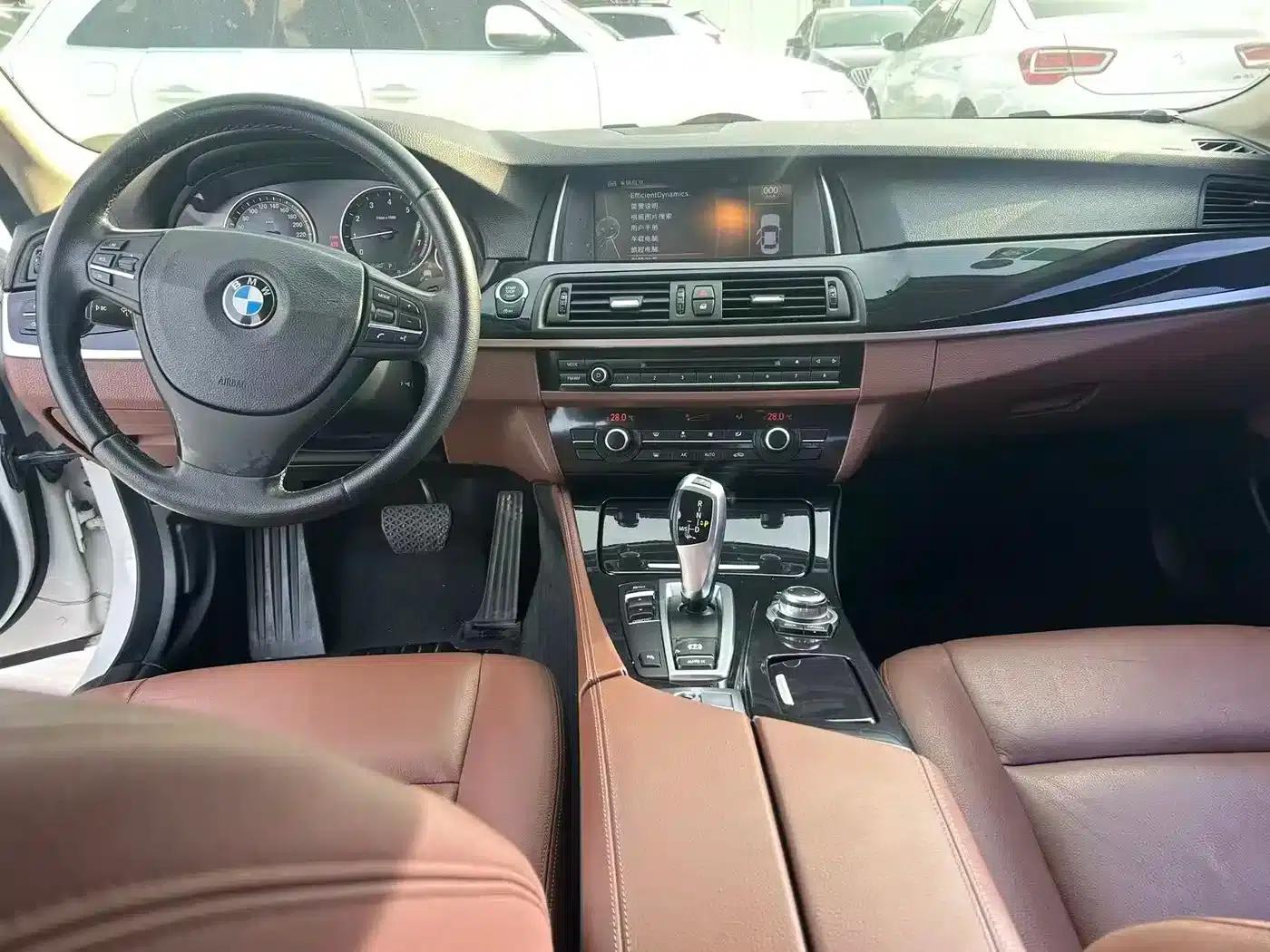BMW 5 Series 2013 520Li Elegant Edition — миниатюра 12