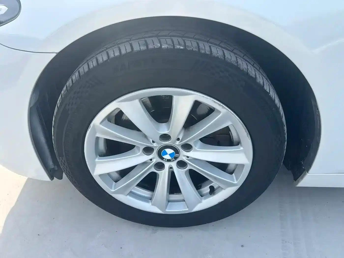 BMW 5 Series 2013 520Li Elegant Edition — миниатюра 8