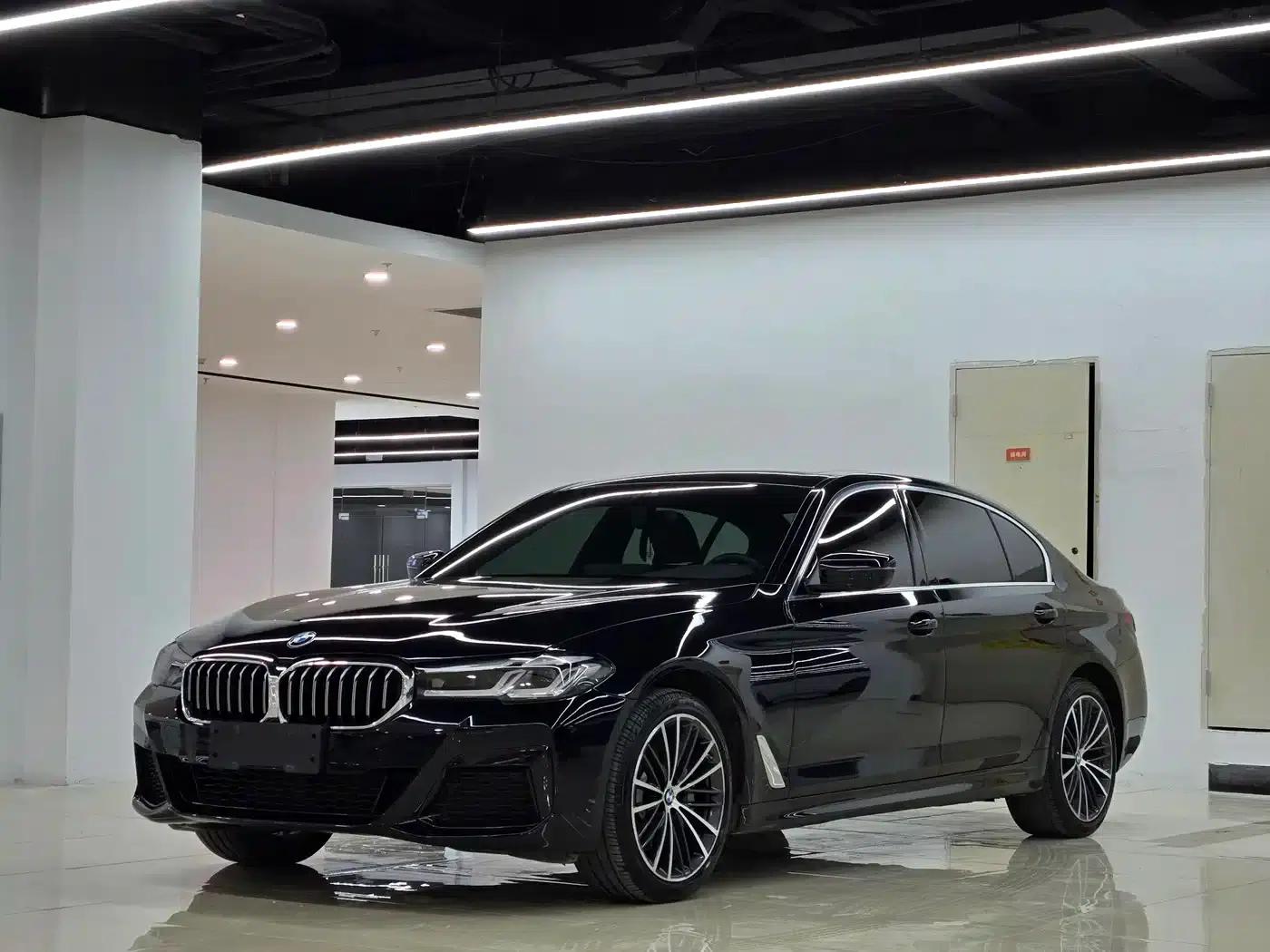 2023 BMW 5 Series 530Li Leading Edition M Sport Package — миниатюра 1