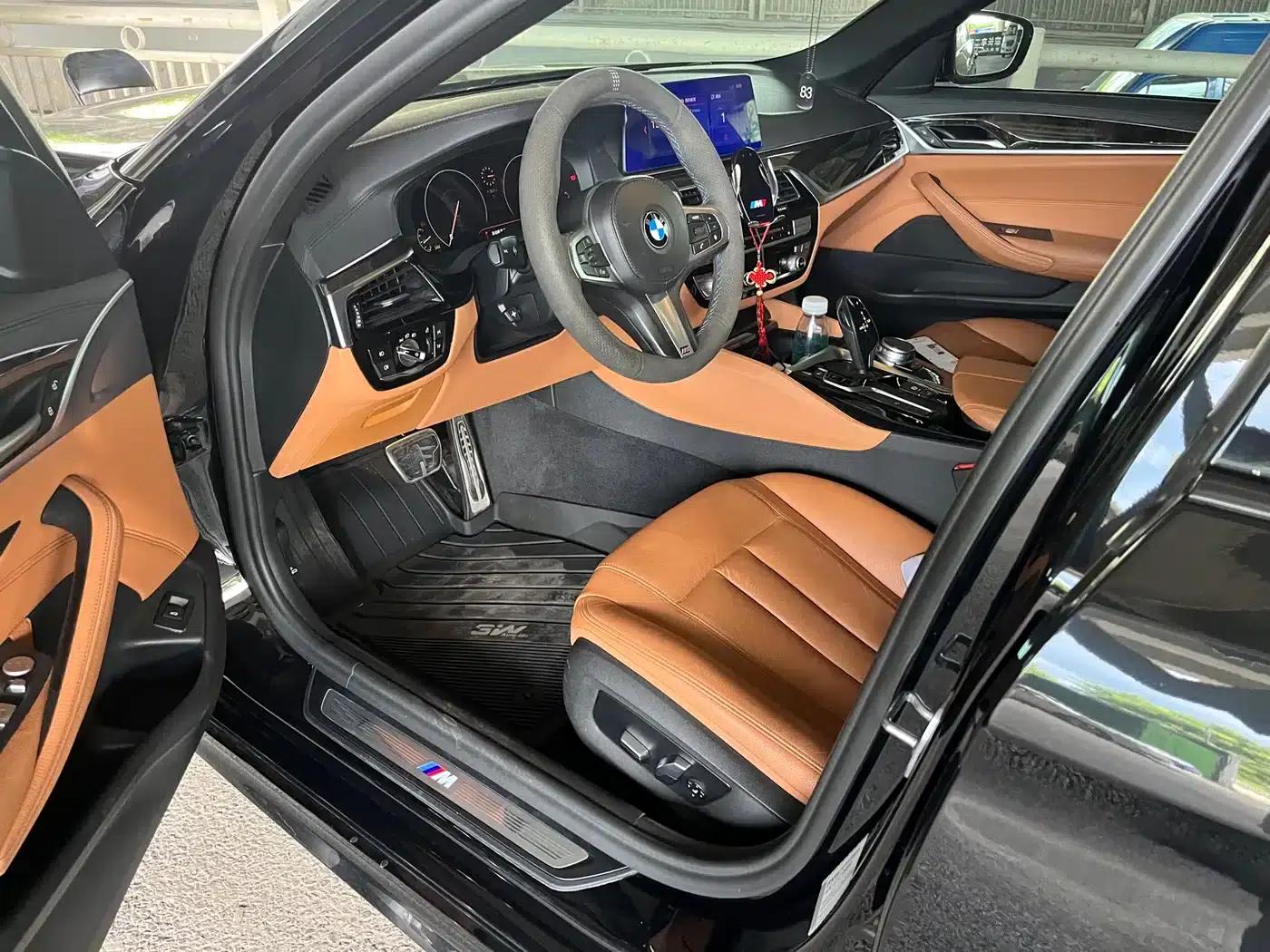 2019 BMW 5 Series 530Li Leading Edition M Sport Package — миниатюра 3