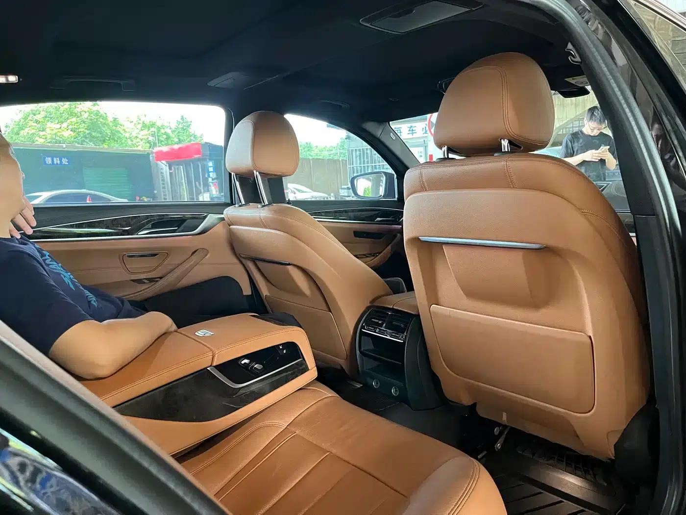 2019 BMW 5 Series 530Li Leading Edition M Sport Package — миниатюра 5