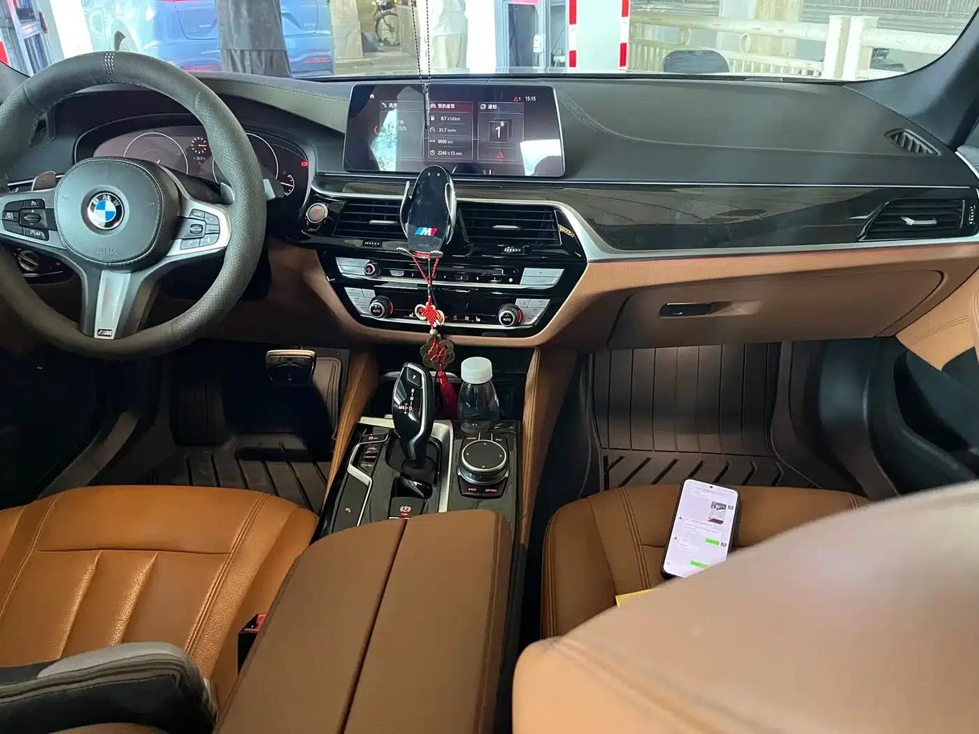 2019 BMW 5 Series 530Li Leading Edition M Sport Package — миниатюра 6