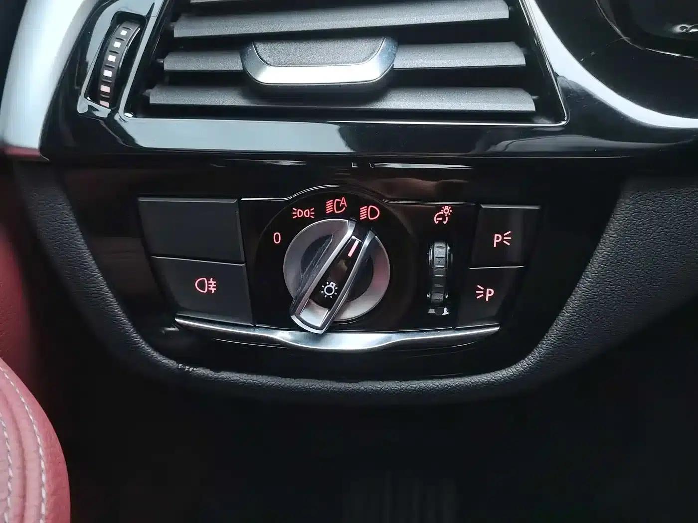 2020 BMW 5 Series 530Li Leading Edition M Sport Package — миниатюра 23