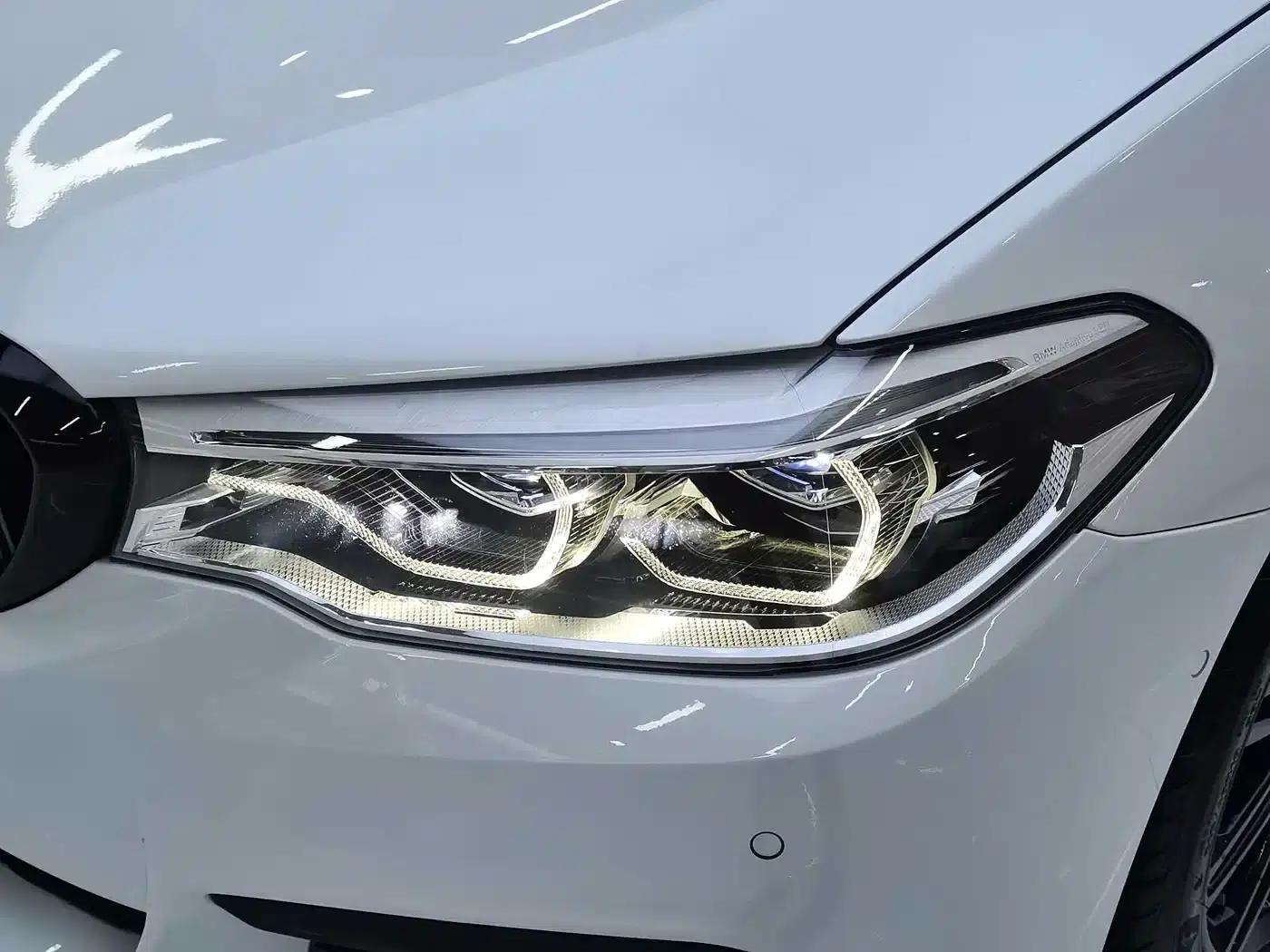 2020 BMW 5 Series 530Li Leading Edition M Sport Package — миниатюра 8