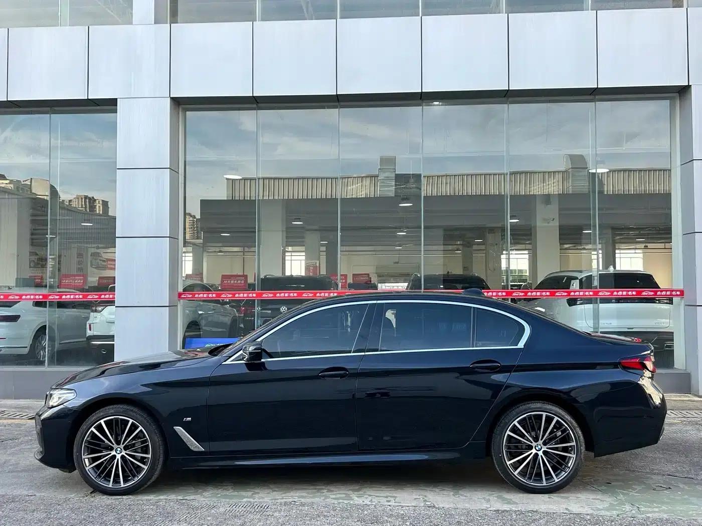2021 BMW 5 Series 530Li Leading Edition M Sport Package — миниатюра 3