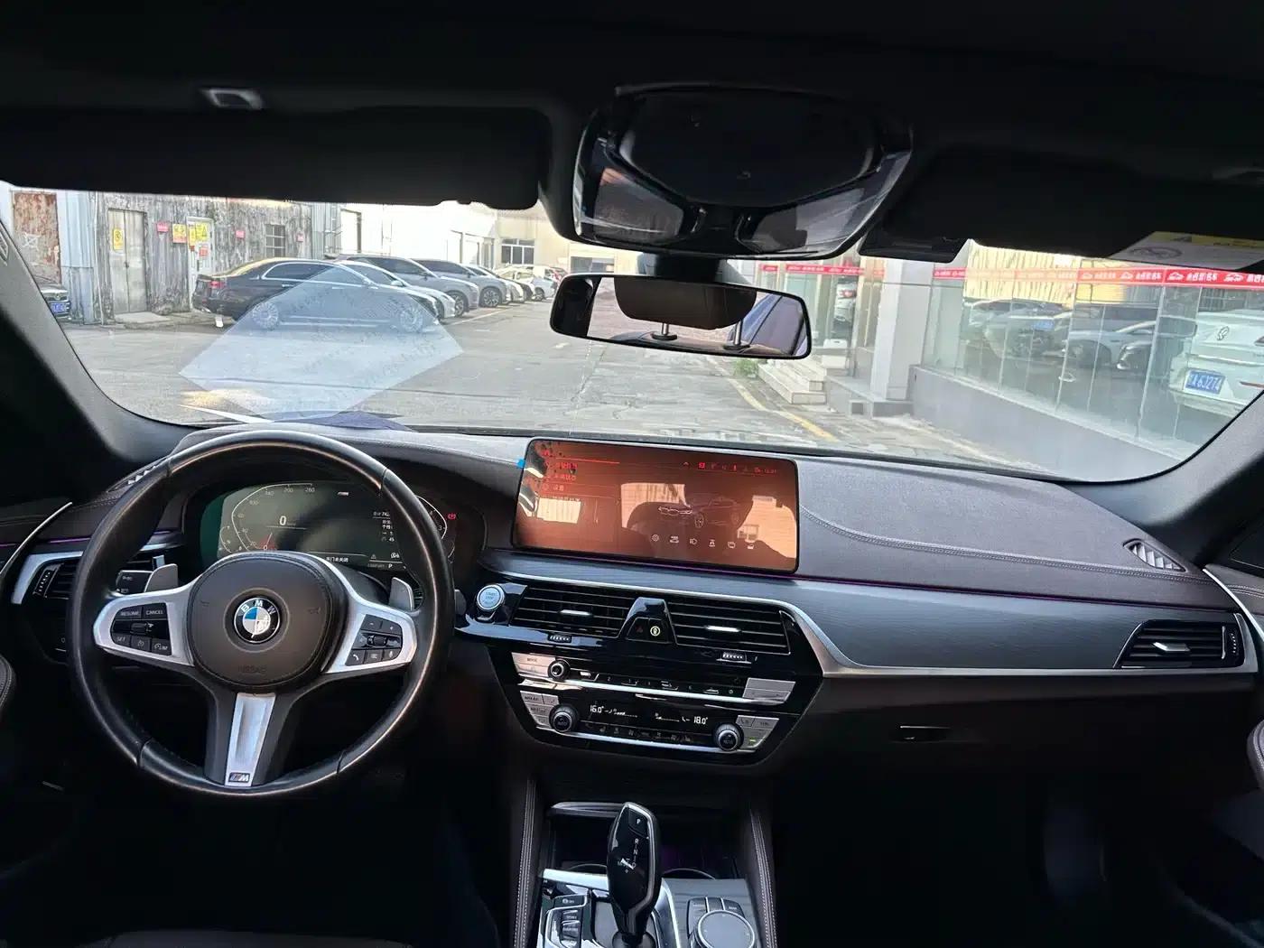 2021 BMW 5 Series 530Li Leading Edition M Sport Package — миниатюра 8