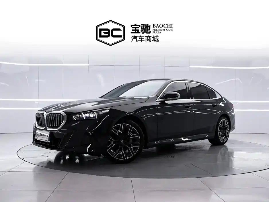 2025 BMW 5 Series 530Li Luxury M Sport Package — миниатюра 1