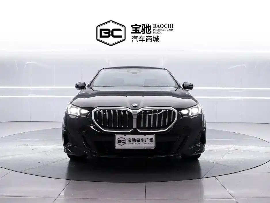 2025 BMW 5 Series 530Li Luxury M Sport Package — миниатюра 2