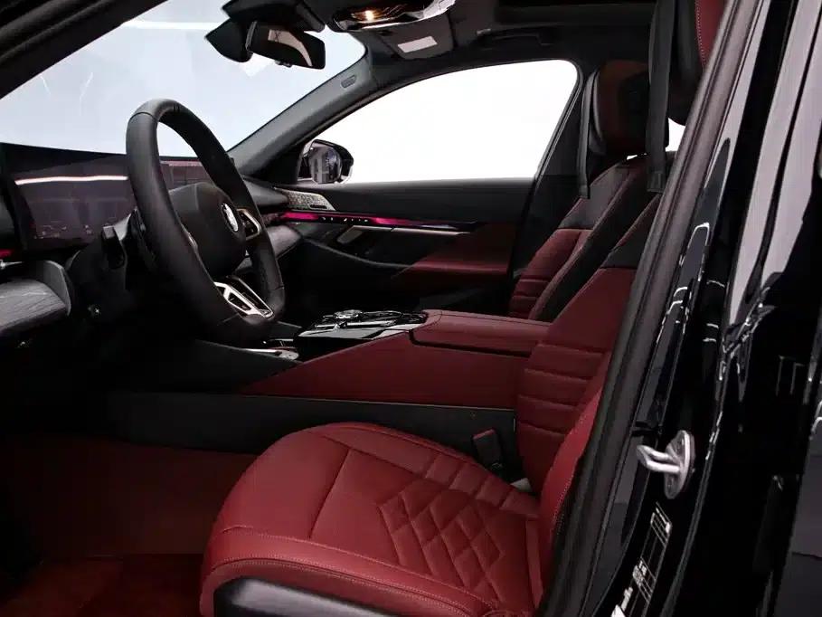 2025 BMW 5 Series 530Li Luxury M Sport Package — миниатюра 12