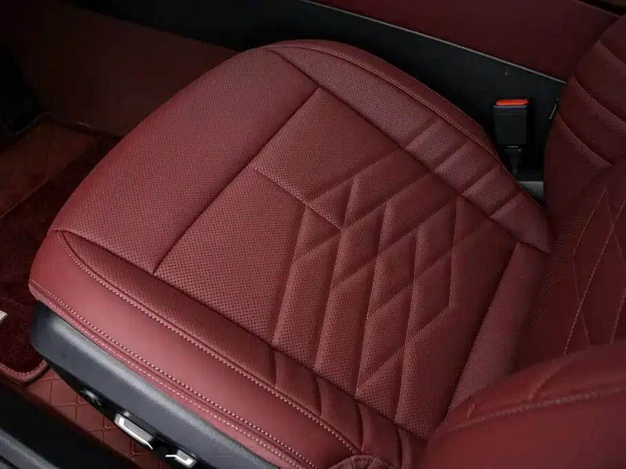 2025 BMW 5 Series 530Li Luxury M Sport Package — миниатюра 13
