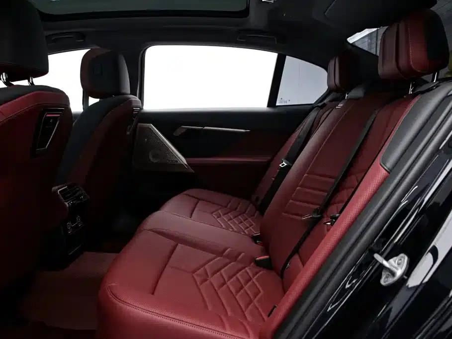 2025 BMW 5 Series 530Li Luxury M Sport Package — миниатюра 14