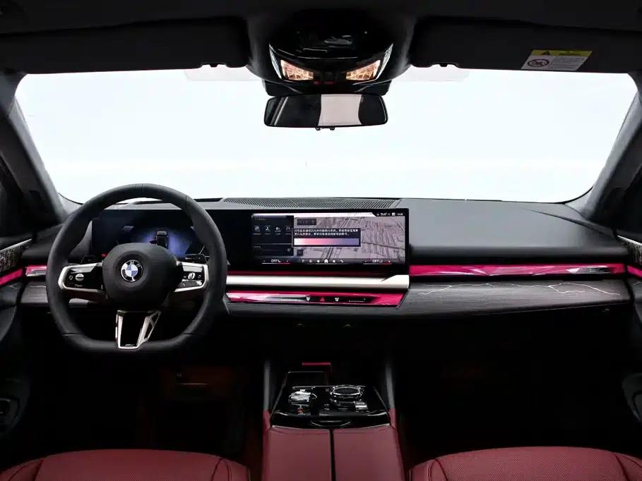 2025 BMW 5 Series 530Li Luxury M Sport Package — миниатюра 5
