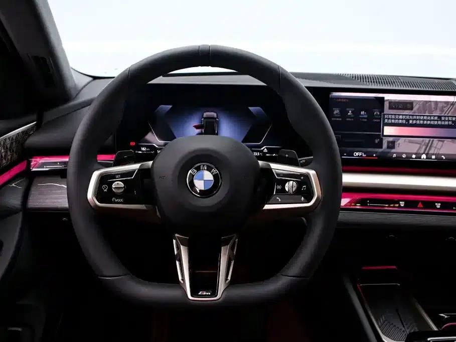 2025 BMW 5 Series 530Li Luxury M Sport Package — миниатюра 7