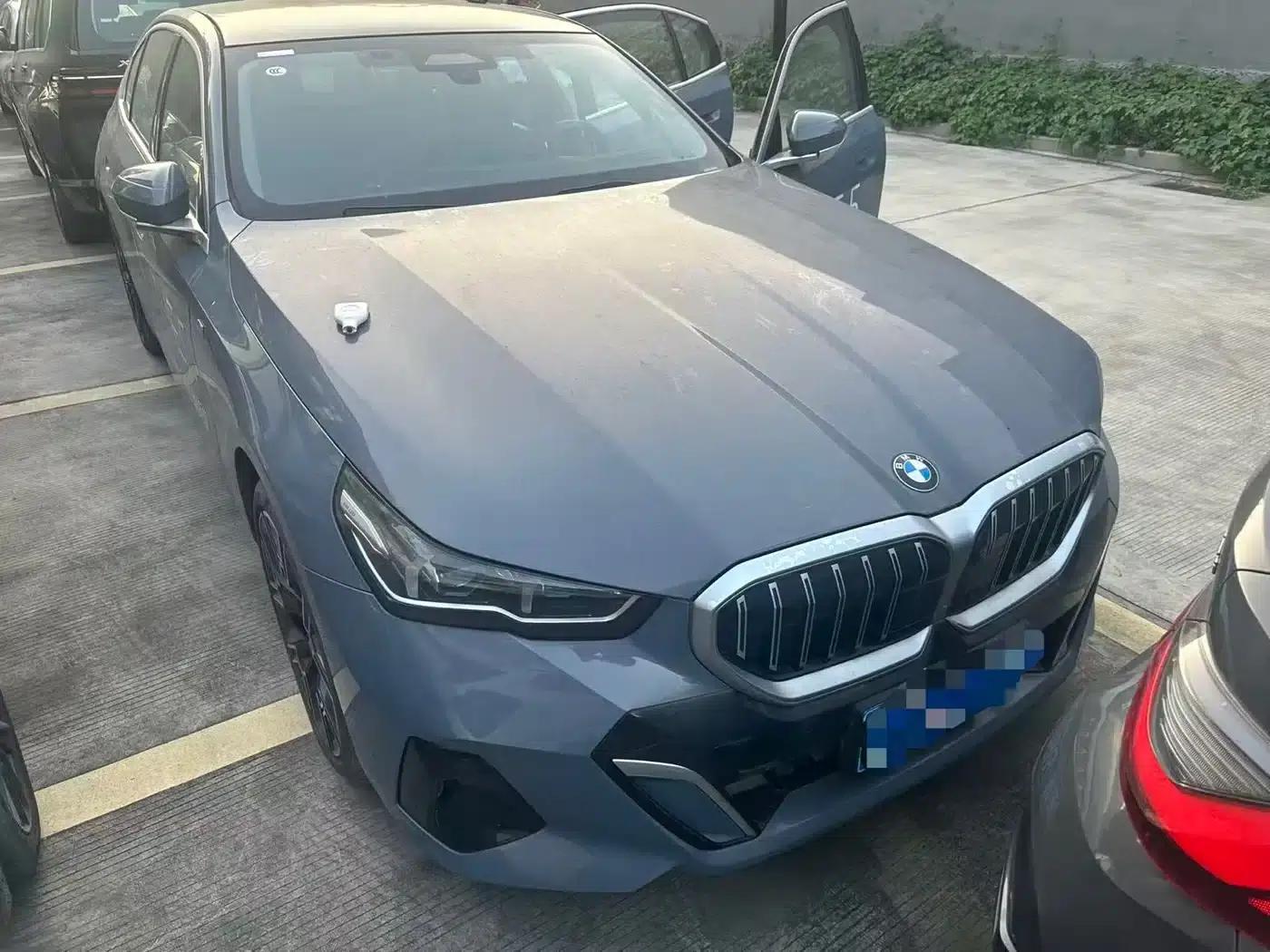 2024 BMW 5 Series 530Li Luxury M Sport Package — миниатюра 2