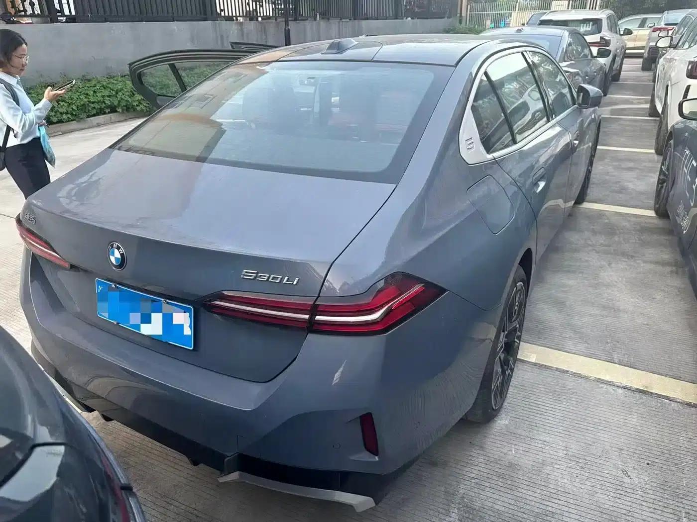 2024 BMW 5 Series 530Li Luxury M Sport Package — миниатюра 3