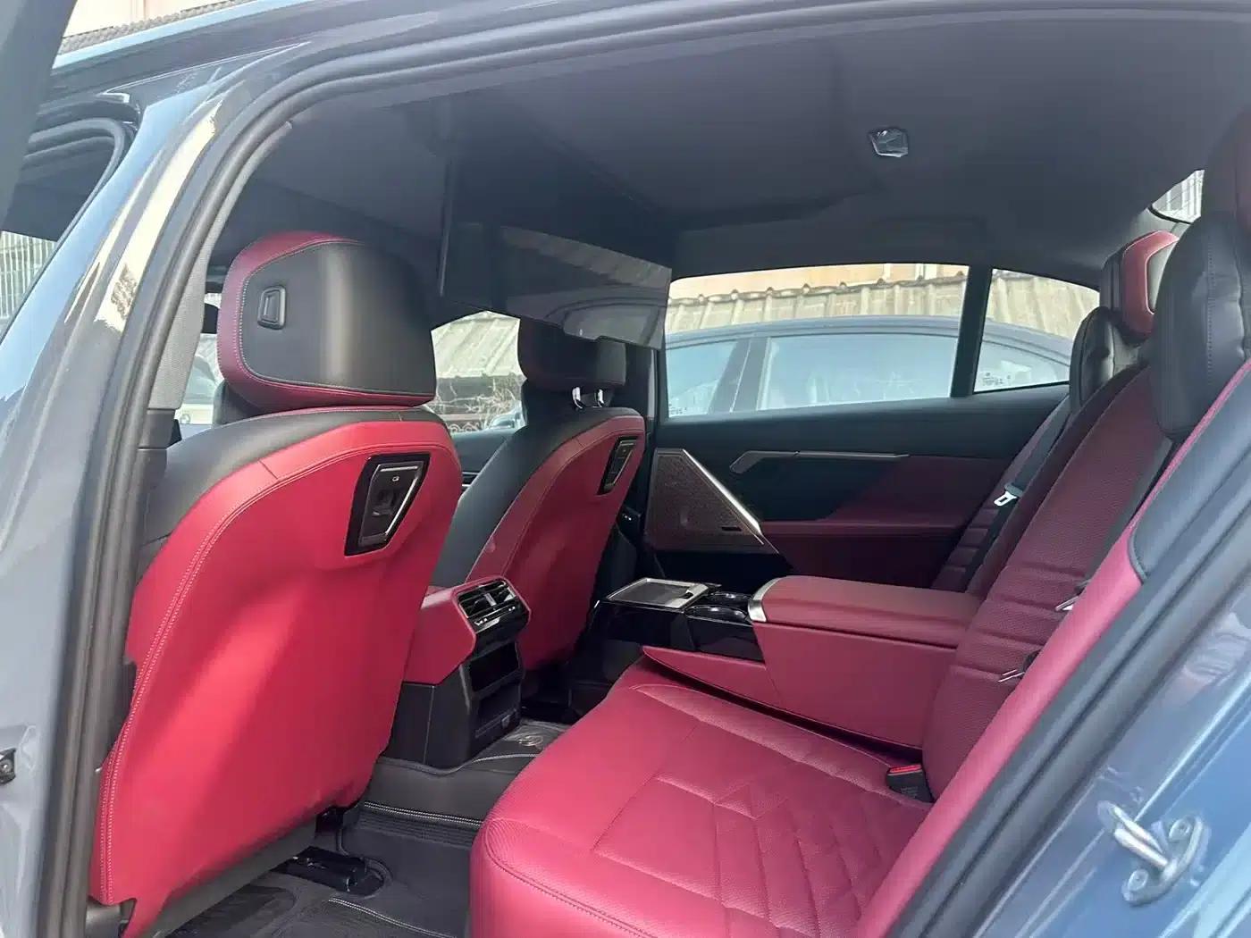 2024 BMW 5 Series 530Li Luxury M Sport Package — миниатюра 4