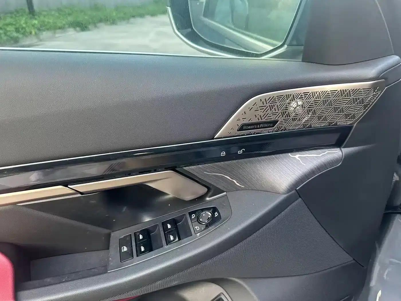 2024 BMW 5 Series 530Li Luxury M Sport Package — миниатюра 7