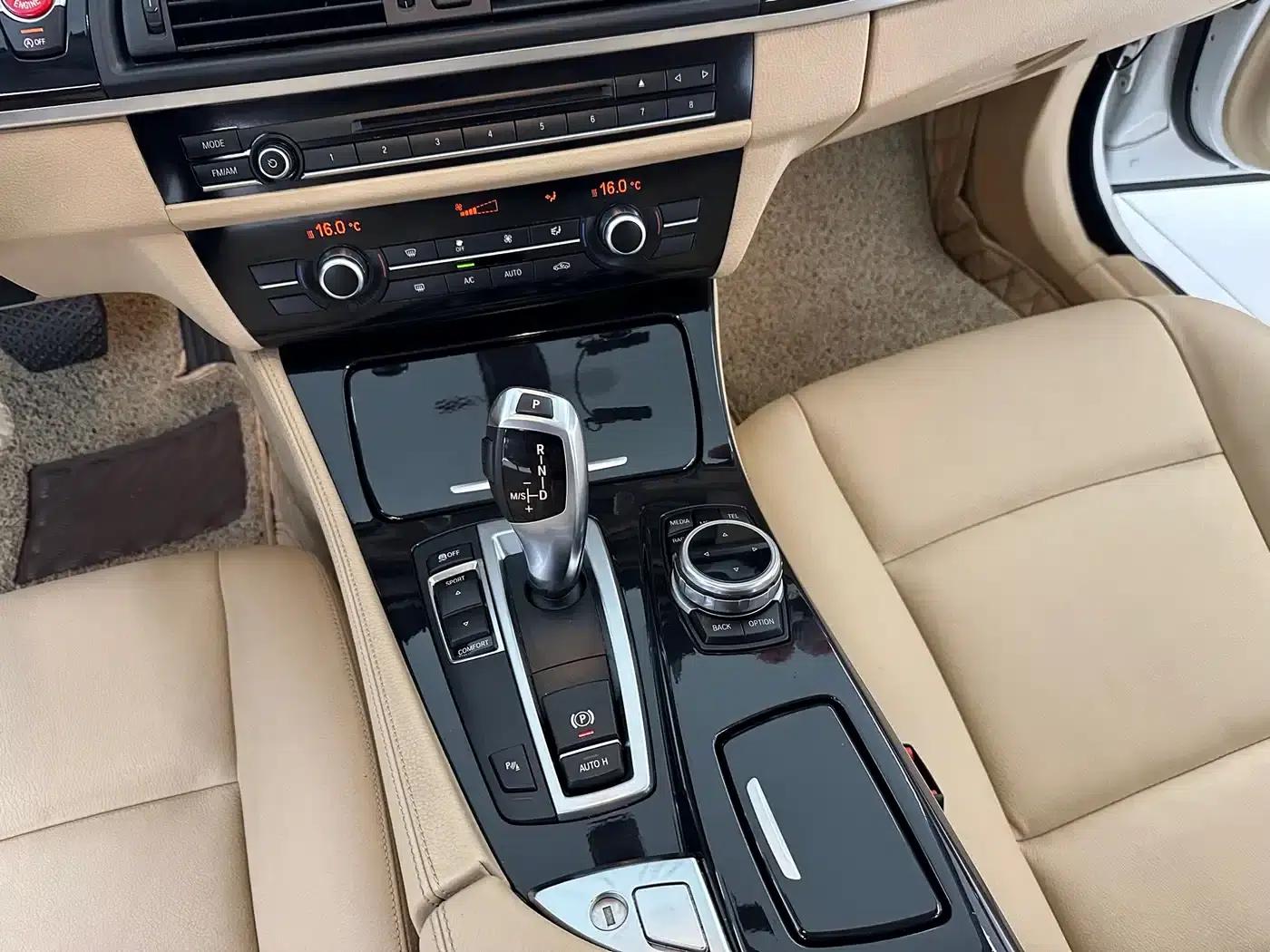 2014 BMW 5 Series 520Li Elegant Edition — миниатюра 18