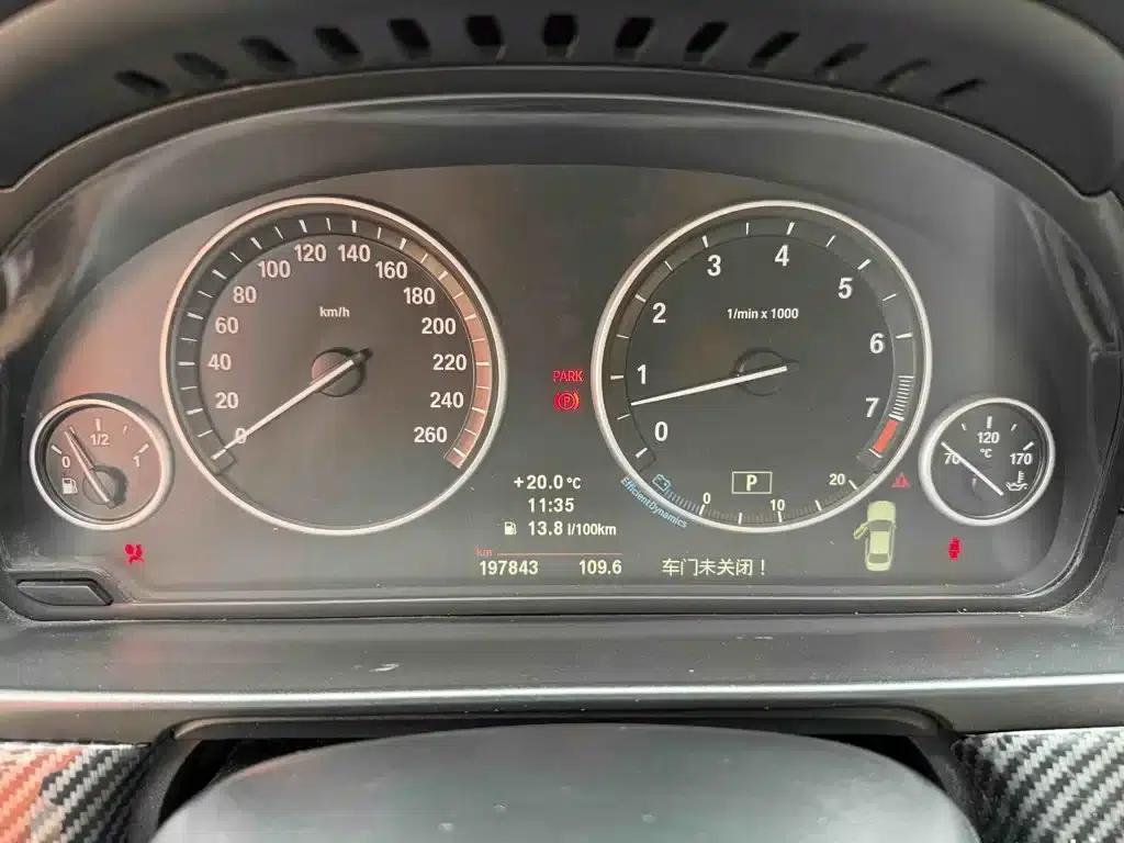 BMW 5 Series 2011 520Li Elegant Edition — миниатюра 9