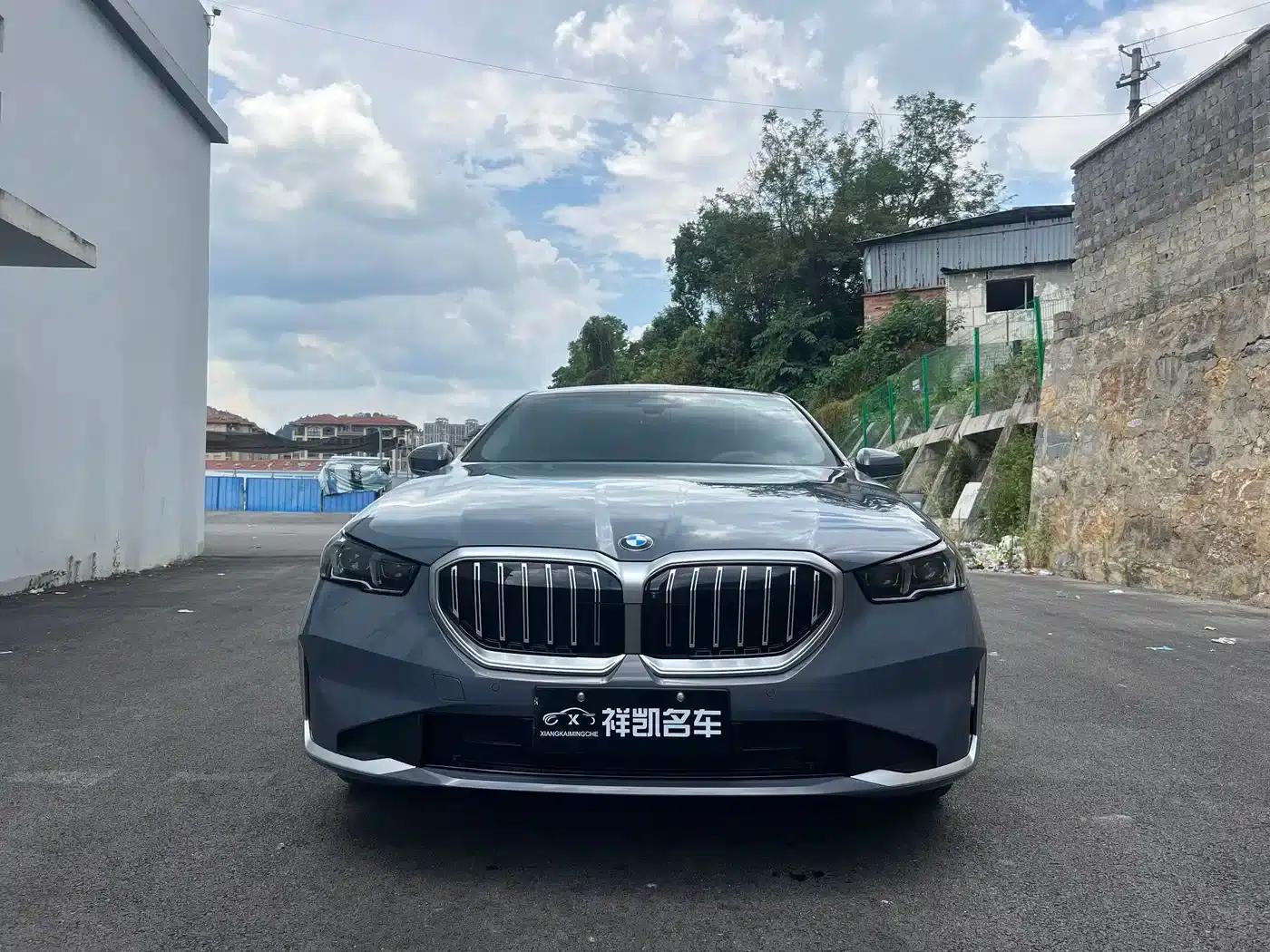 2024 BMW 5 Series 530Li Leading Luxury Package — миниатюра 2