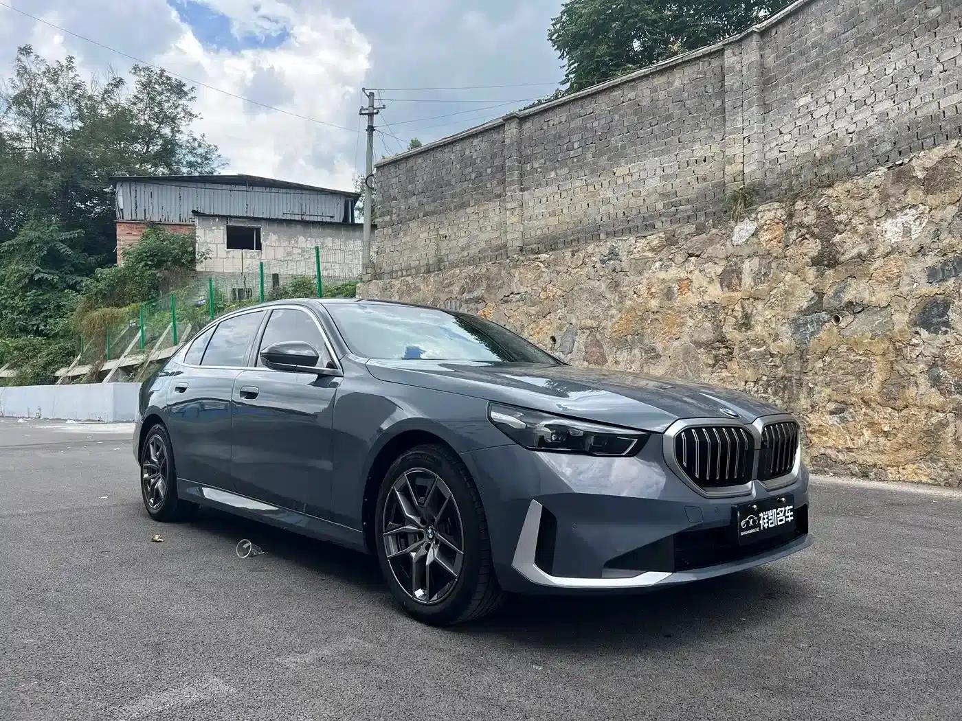 2024 BMW 5 Series 530Li Leading Luxury Package — миниатюра 3