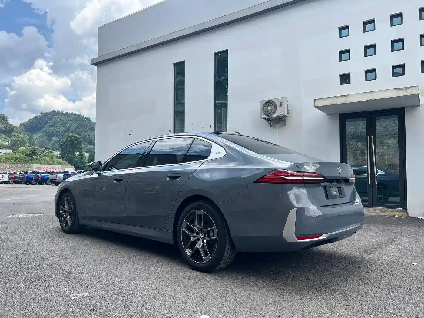 2024 BMW 5 Series 530Li Leading Luxury Package — миниатюра 7