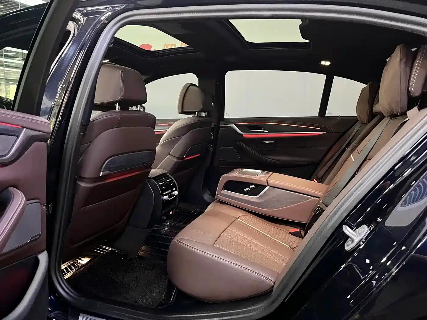 2023 BMW 5 Series 530Li Luxury M Sport Package — миниатюра 7