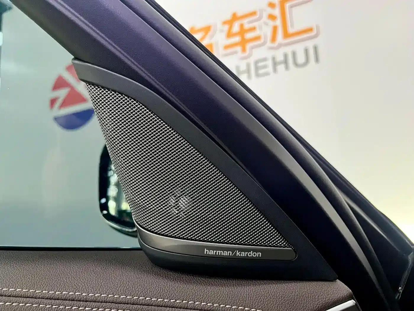 2023 BMW 5 Series 530Li Luxury M Sport Package — миниатюра 9
