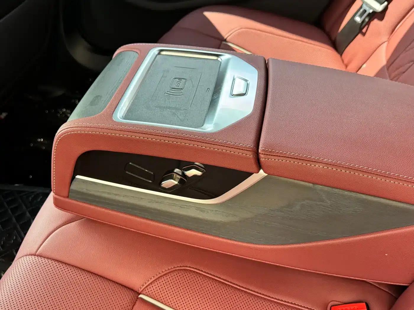 2023 BMW 5 Series 530Li Luxury M Sport Package — миниатюра 12