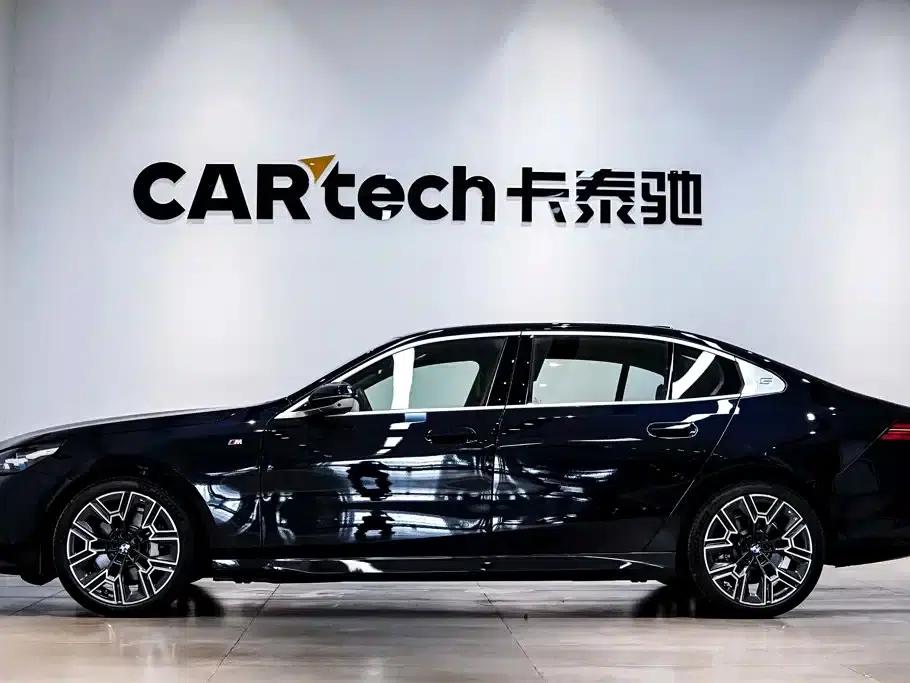 2025 BMW 5 Series 530Li Luxury M Sport Package — миниатюра 2