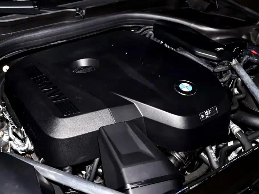 2025 BMW 5 Series 530Li Luxury M Sport Package — миниатюра 11
