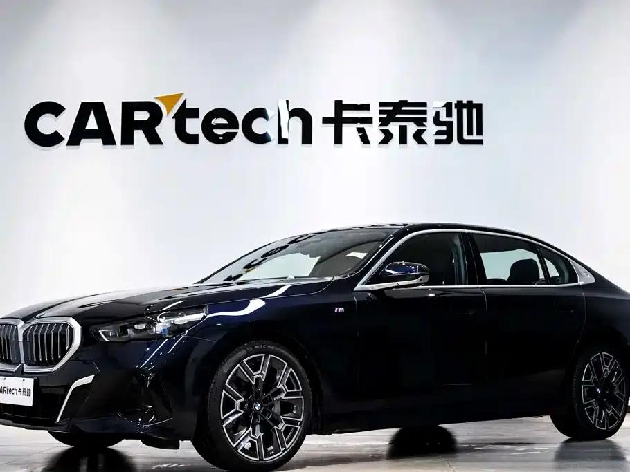 2025 BMW 5 Series 530Li Luxury M Sport Package — миниатюра 12
