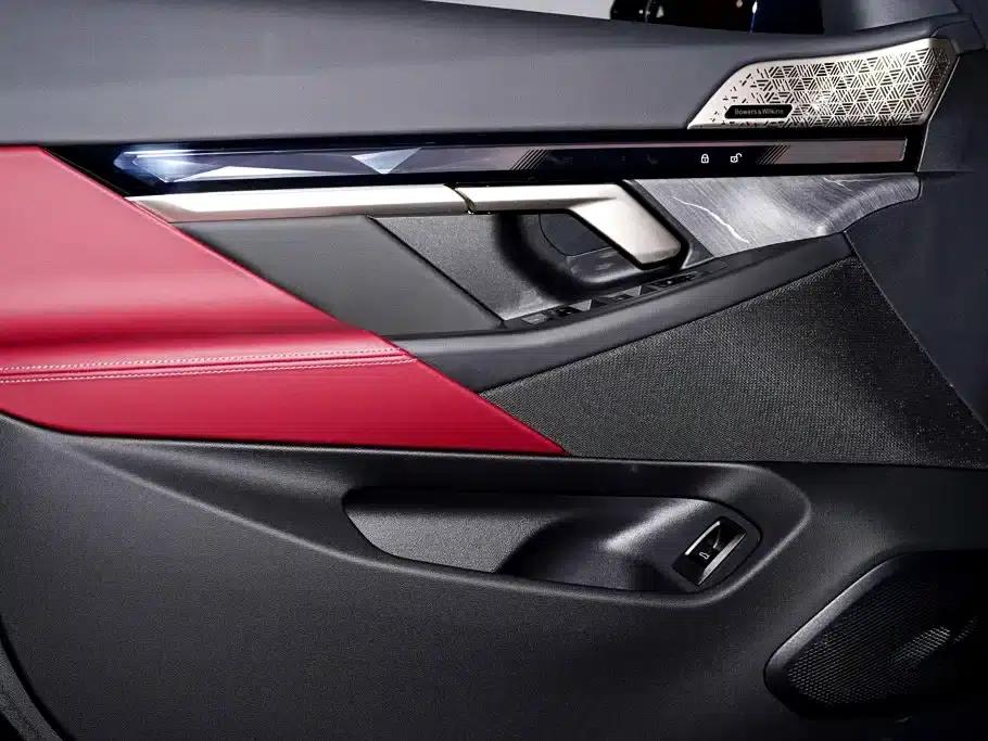 2025 BMW 5 Series 530Li Luxury M Sport Package — миниатюра 16