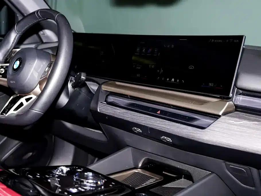 2025 BMW 5 Series 530Li Luxury M Sport Package — миниатюра 23