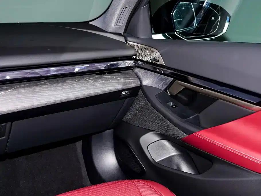 2025 BMW 5 Series 530Li Luxury M Sport Package — миниатюра 27