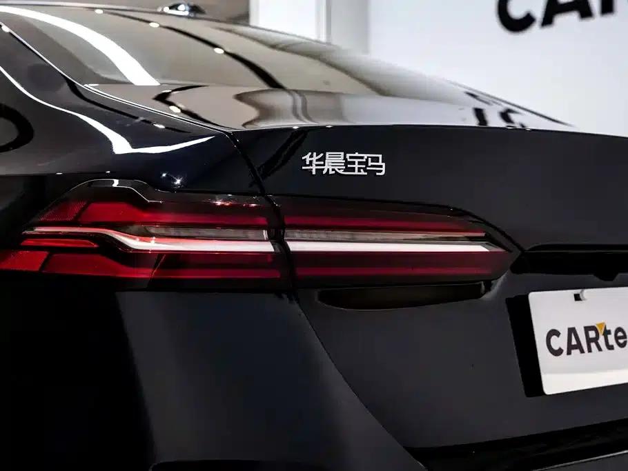 2025 BMW 5 Series 530Li Luxury M Sport Package — миниатюра 9