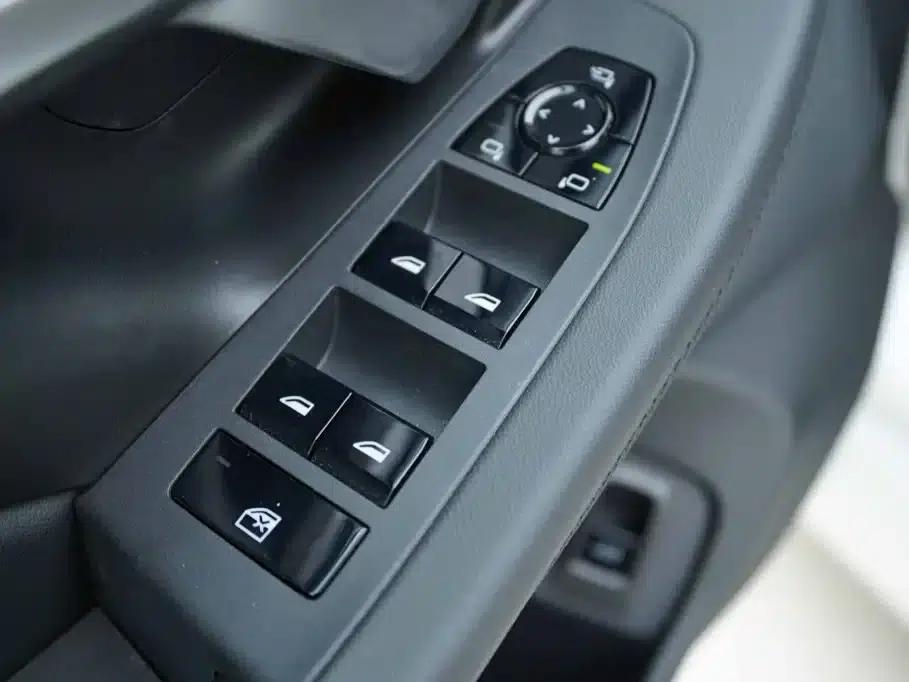 2024 BMW 5 Series 530Li Leading Luxury Package — миниатюра 11